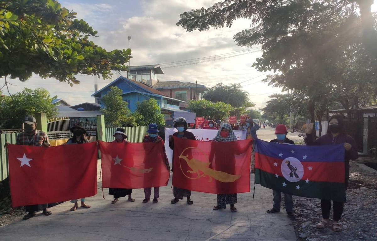 SheisKat2's tweet photo. Locals of Kale marched through town to protest against Genocidal Dictatorship without skipping a day. #RejectMurderousJunta  #Nov22Coup #WhatsHappeningInMyanmar https://t.co/QN5X5dwYl5