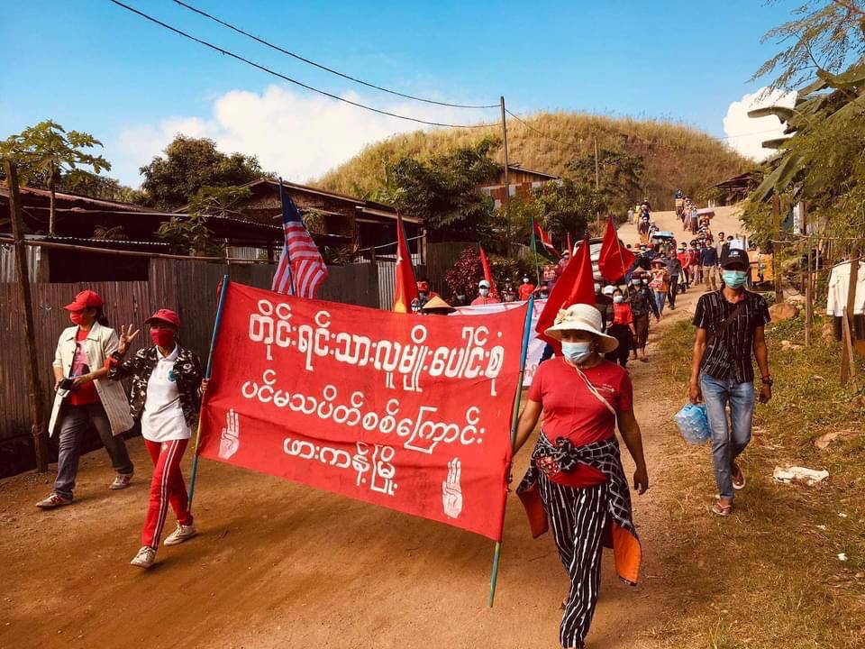 SheisKat2's tweet photo. Locals of Hpakant Tsp, Kachin State, staged a marching strike to overthrow Genocidal Military &amp; showed support to KIA, PDF &amp; NUG. Hpakant is where Junta shut down the internet currently. #RejectMurderousJunta  #Nov22Coup #WhatsHappeningInMyanmar https://t.co/TqluGs4GC5