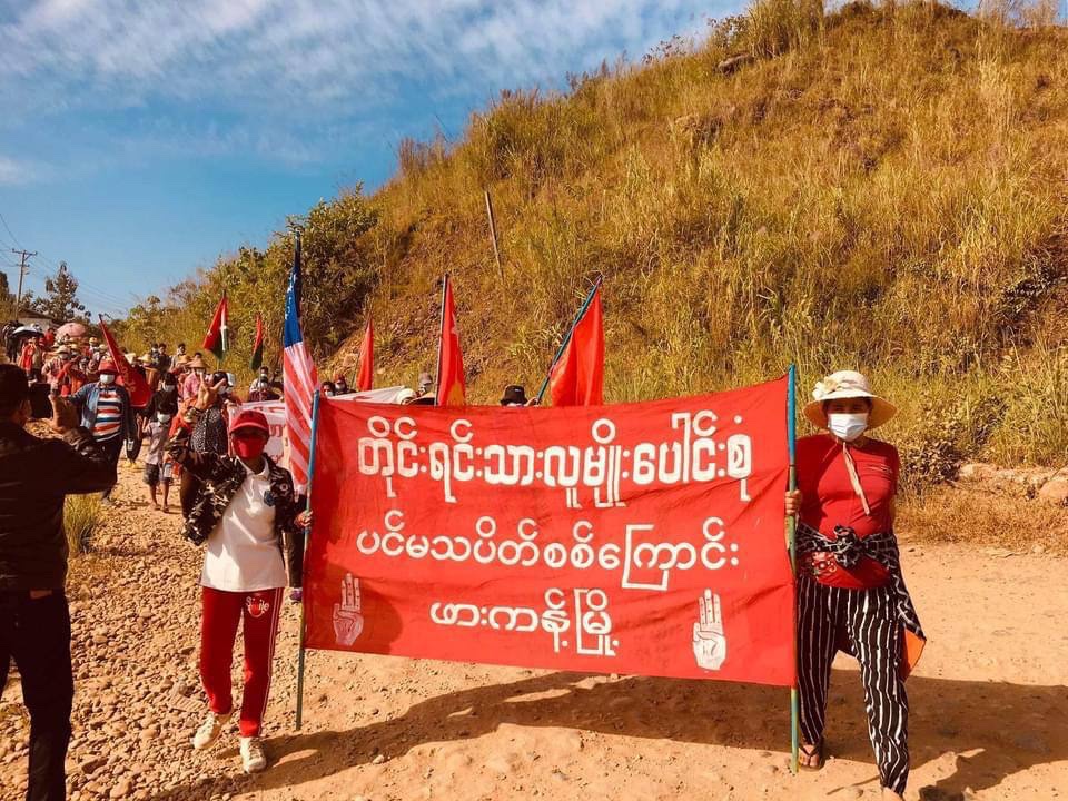SheisKat2's tweet photo. Locals of Hpakant Tsp, Kachin State, staged a marching strike to overthrow Genocidal Military &amp; showed support to KIA, PDF &amp; NUG. Hpakant is where Junta shut down the internet currently. #RejectMurderousJunta  #Nov22Coup #WhatsHappeningInMyanmar https://t.co/TqluGs4GC5