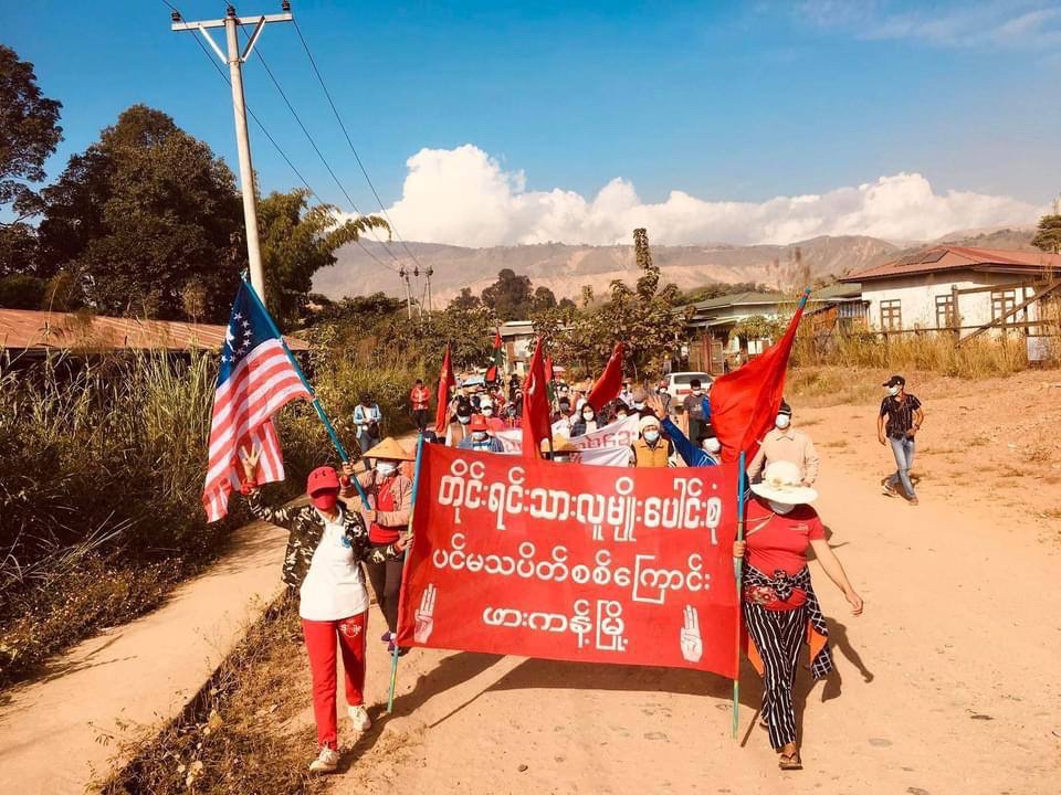 SheisKat2's tweet photo. Locals of Hpakant Tsp, Kachin State, staged a marching strike to overthrow Genocidal Military &amp; showed support to KIA, PDF &amp; NUG. Hpakant is where Junta shut down the internet currently. #RejectMurderousJunta  #Nov22Coup #WhatsHappeningInMyanmar https://t.co/TqluGs4GC5