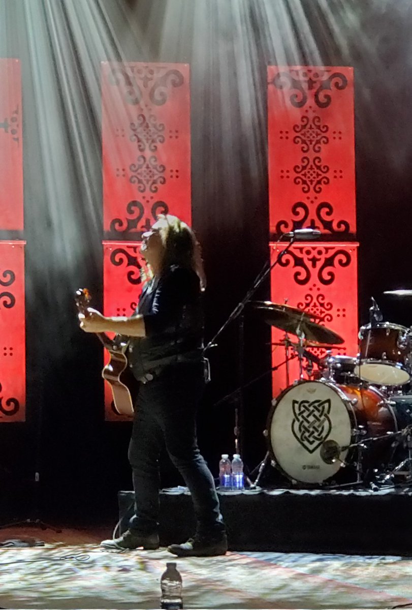 Thanks <a href="/alanthomasdoyle/">Alan Doyle</a> for a spectacular night out! All is right in the universe when AD and the Beautiful Beautiful band take the stage!! Friday cant get here quick enough to do it all again!! Cheers!!