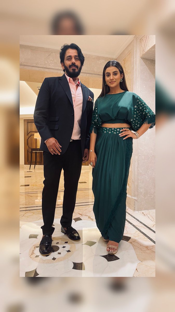 AKSHARASINGH1's tweet photo. Things I learned from him I think words will fall short to tell you guys ……so it’s coz of him I came into the film industry &amp; standing in front of you as akshara singh ❤️
Thank you for everything @ravikishann ji 
Pictures of Lomotif event in delhi ❤️
#lomotifindialaunch https://t.co/eoEmGZPqqR