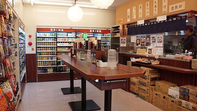 dailyportalz's tweet photo. 酒屋で立ち食いそば屋で立ち飲み屋な次世代コンビニ https://t.co/eGhvEq97mm #DPZ https://t.co/krmPjgSWc0