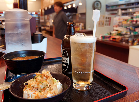 dailyportalz's tweet photo. 酒屋で立ち食いそば屋で立ち飲み屋な次世代コンビニ https://t.co/eGhvEq97mm #DPZ https://t.co/krmPjgSWc0