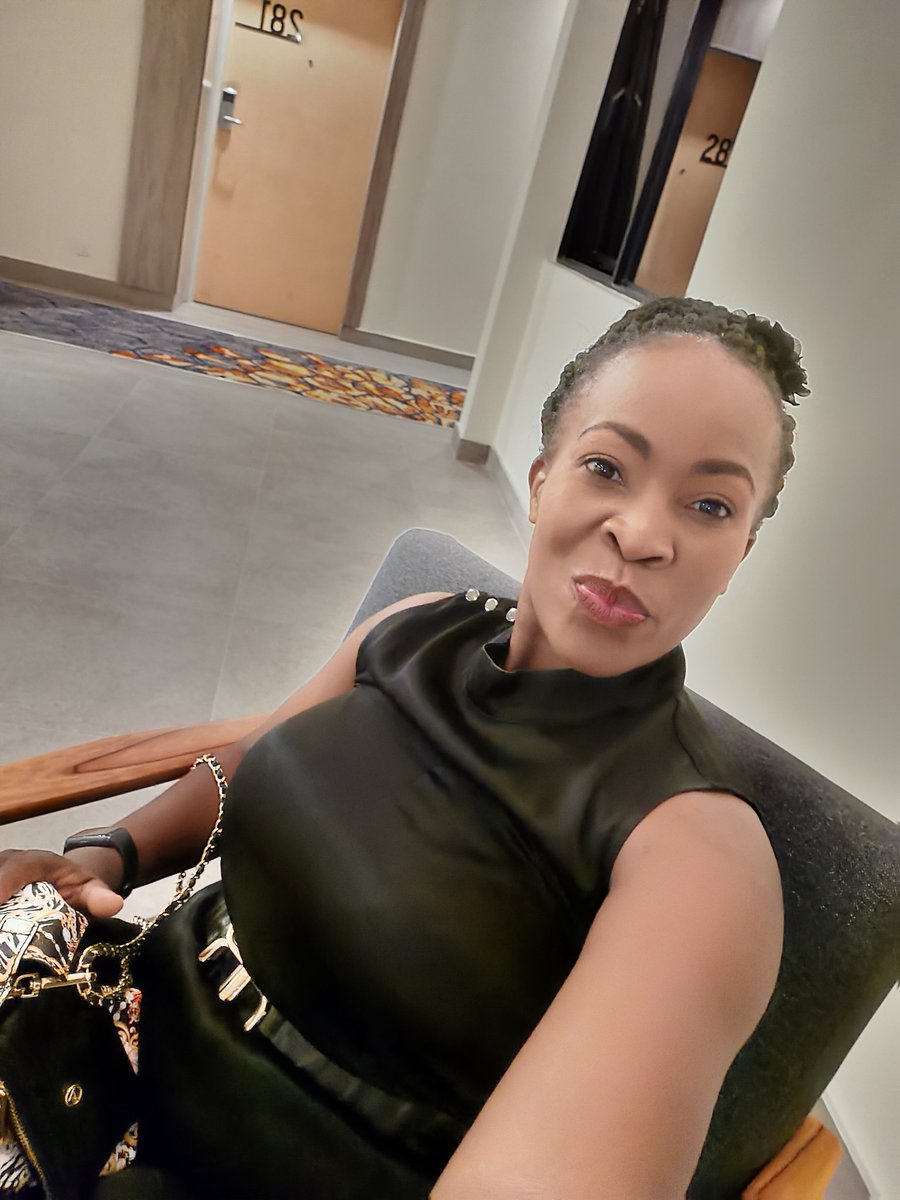 n_chilufya's tweet photo. #MotivationalMonday You are a rare gem, an exclusive, a limited edition 💞There is only one you 💕😉 Have an amazing day ✌️✌️Good morning ❣️ #Own_It #Claim_It #Self_Love #Mindfulness #LetTheSpiritLead https://t.co/J6149k9Dzo