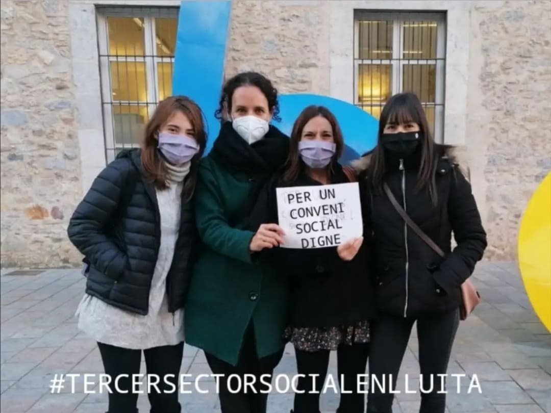 PLluita's tweet photo. Avui finalitzem aquesta campanya de denúncies i dimecres comencen les aturades als centres de treball.

Per un Conveni d'Acció Social digne, mobilitza't! 

#tercersectorenlluita https://t.co/Oo2vTLCXcw
