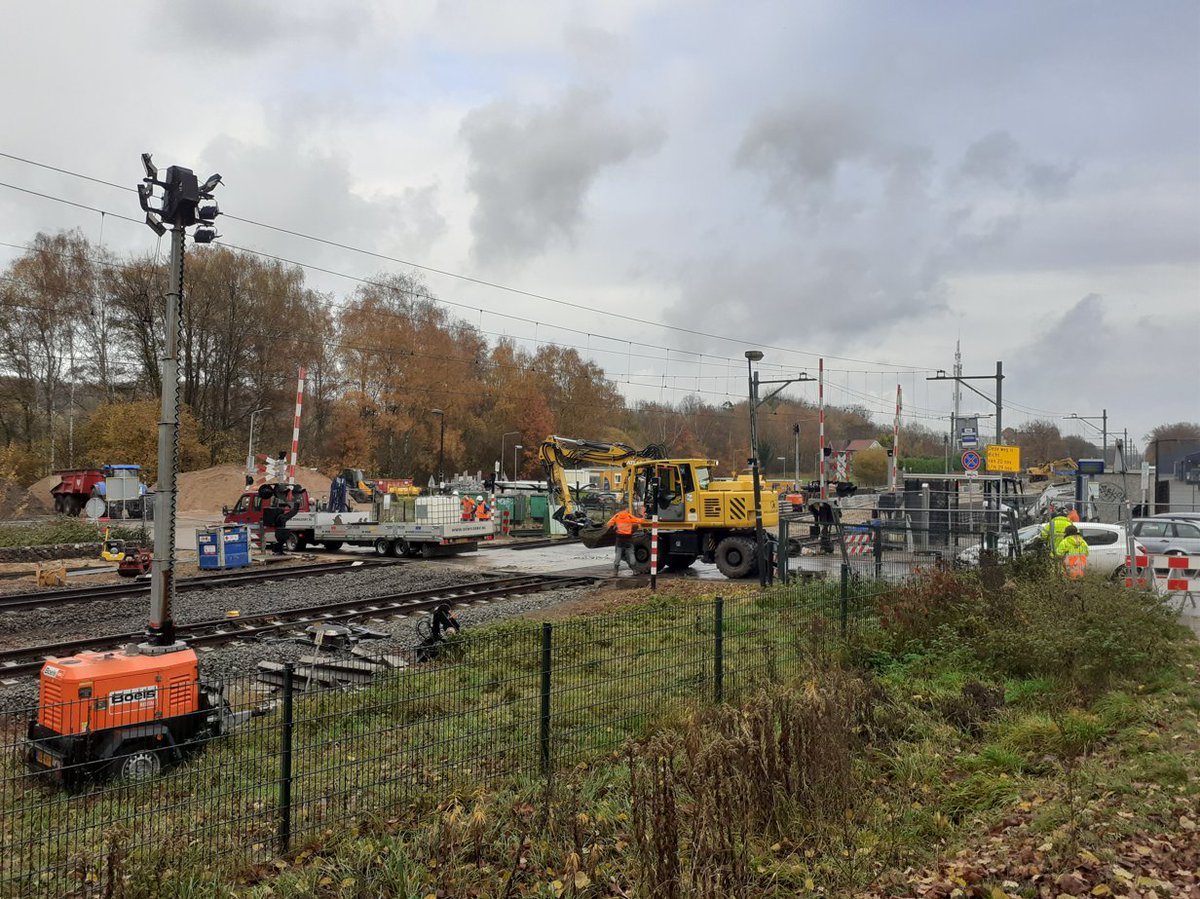 SpaceKwest's tweet image. Werkzaamheden overweg bij station #Spaubeek. Ook komend weekend nog.

#Pieterpad #ProRail