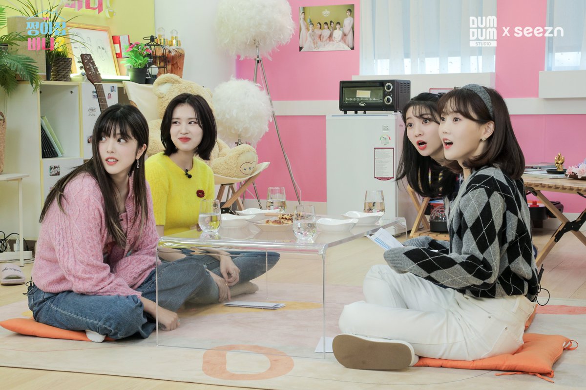 dumdumhouse's tweet photo. 유비니 찐친 ♡위키미키 지수연&amp;엘리 왔어요♡ [쩡이집비니 EP.17-1]

🔗 https://t.co/FKffmbZrbN

쩡이집 비니? 오늘의 게스트!
Siesta로 돌아 온 위키미키의
지수연(a.k.a 비니 찐친)과 엘리가 찾아왔습니다!

#오마이걸 #효정 #비니 #쩡이집비니 #위키미키 https://t.co/WnlBXd3K25