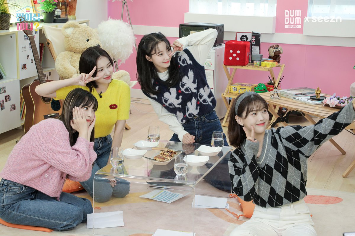 dumdumhouse's tweet photo. 유비니 찐친 ♡위키미키 지수연&amp;엘리 왔어요♡ [쩡이집비니 EP.17-1]

🔗 https://t.co/FKffmbZrbN

쩡이집 비니? 오늘의 게스트!
Siesta로 돌아 온 위키미키의
지수연(a.k.a 비니 찐친)과 엘리가 찾아왔습니다!

#오마이걸 #효정 #비니 #쩡이집비니 #위키미키 https://t.co/WnlBXd3K25