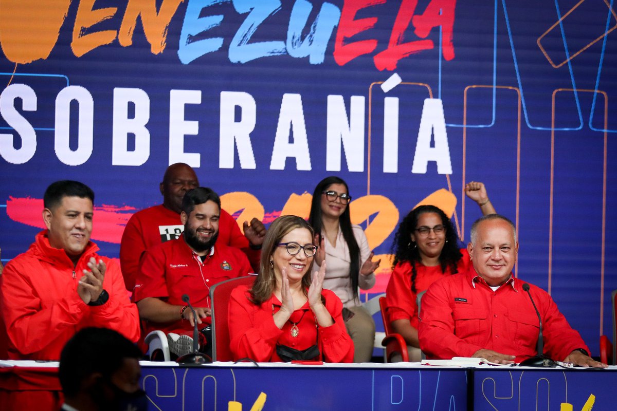 pinfantea's tweet photo. ¡Estamos felices! 🤩😬👏🏽🇻🇪

Hoy ganó la democracia, ganó La Paz, ganó el amor, ganó la Patria. Los chavistas seguimos siendo mayoría, el pueblo lo demostró una vez más ✊🏽❤️ .

¡Venezuela tiene con qué! @NicolasMaduro https://t.co/8o6bViCi08