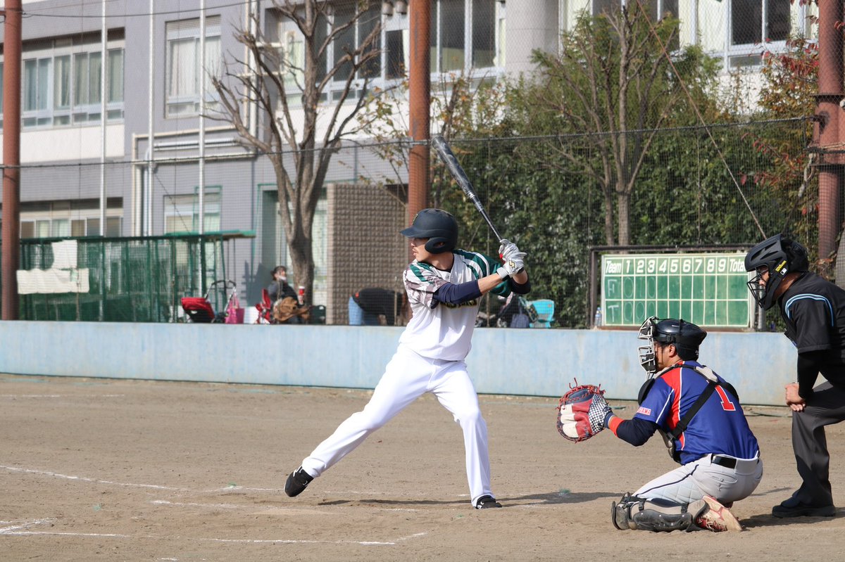 Foresters89's tweet photo. CUBEリーグ決勝トーナメント準決勝vs TAMANAWAYさん
F0101000|2
T0000020I2
末永、村上、五木田ー山口
本塁打　長尾⑥号ソロ
　　　　五木田①号ソロ
勝つと神宮球場での決勝戦進出が掛かる一戦、2本の本塁打で先制するも同点に追い付かれ、特別ルールのジャンケンで5-4で勝利！決勝(神宮)進出決定！！ https://t.co/Wjlza7PjzZ