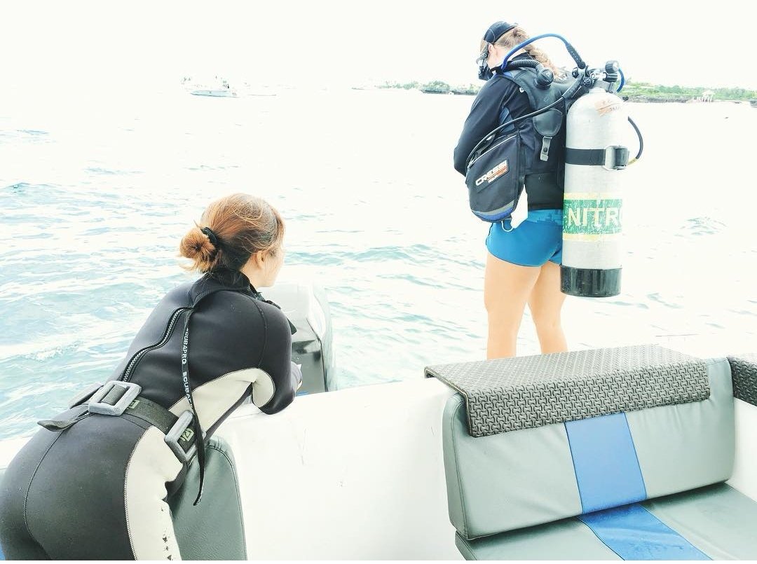 BaprilN's tweet photo. Good Girls Go down👭🚣‍♀️
#scubadiving https://t.co/tcvkDxtruO
