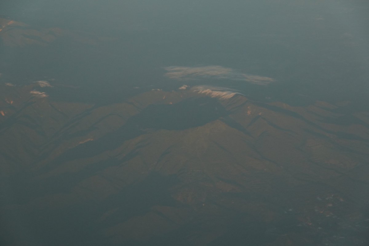 2021.9.20 新潟市上空を過ぎるとあっという間に眼下に御嶽山、そして、遠くに富士山が見えました。