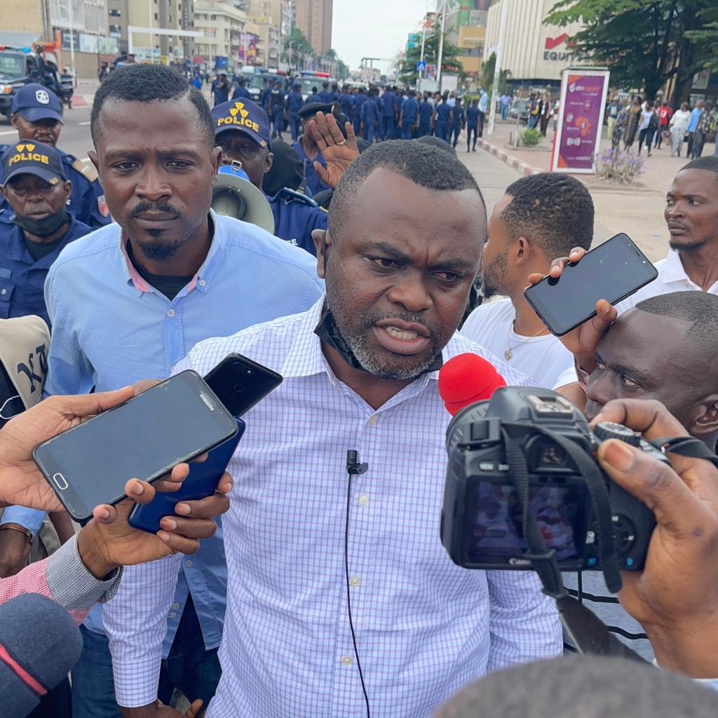 MkMardochee's tweet photo. 🔴 Le @Nouvel_Elan1 de @MuzitoAdolphe est sortie de partout #KWANGO, #MANDIMBA, #KWILU et #KINSHASA était devant les offices de la @cenirdc à l'appel du CALCC et MILAPRO... @MartinFayulu @JeanmarcKabunda @StanysBujakera @fatshi13 @TopCongo @rkitsita @KimKimuntu @Presidence_RDC https://t.co/8sUvtwaJAo