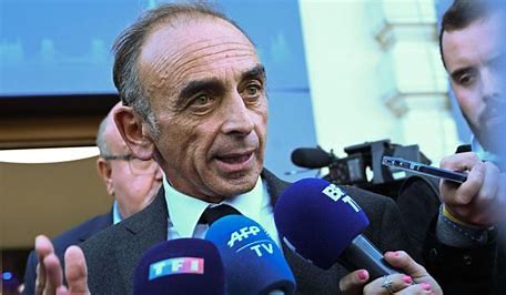 Présidentielle 2022 : s'il est élu, Eric Zemmour supprimera le passe sanitaire.