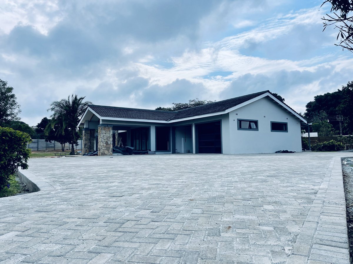 TurnburyProp's tweet photo. So glad that we’re on track to have this family move into this house by #Christmas. This extension &amp; renovation is moving well &amp; has surpassed client’s expectations. 

#HomeMakeOver #Construction #renovation https://t.co/N4sCAzLz6A