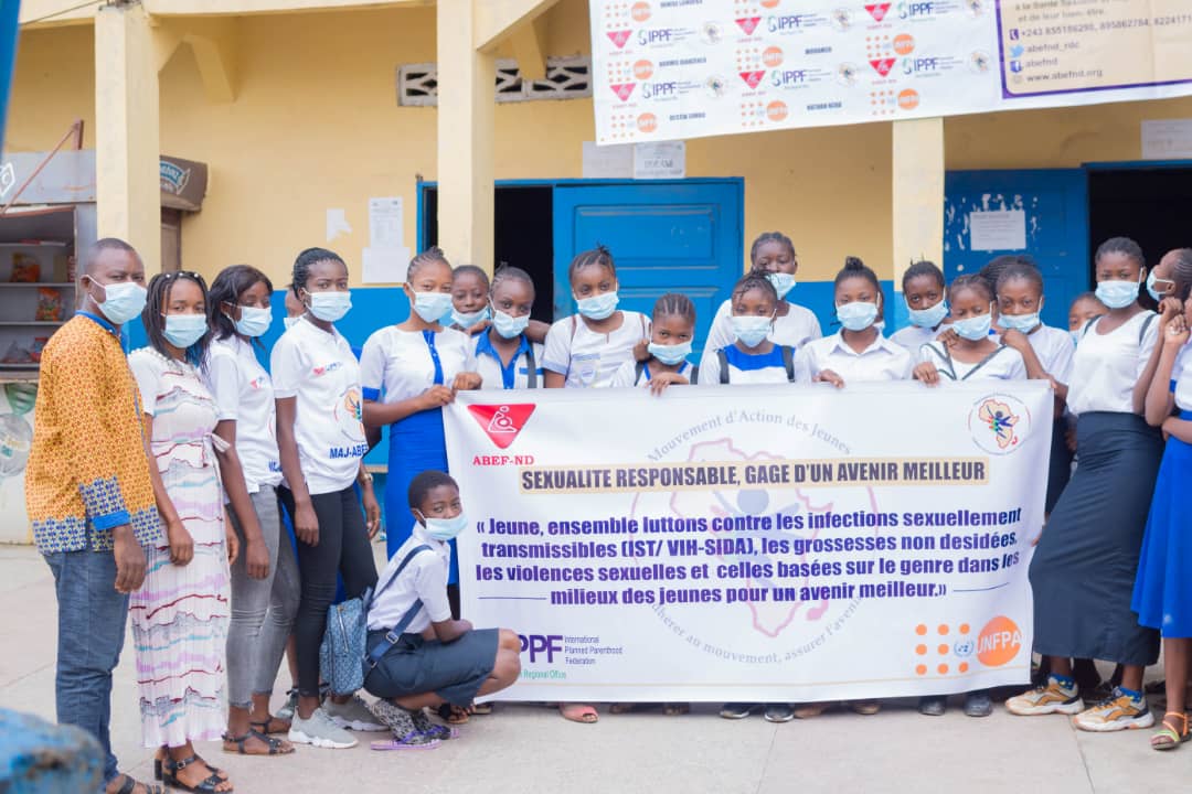 GloireBikubanga's tweet photo. Tam-tam au Congo central: marathon d'échange sur l'ECS sous le thème" sexualité précoce et se conséquence sur le milieux des ados et jeunes". grâce au partenariat @UNFPARDC @abefnd_rdc @IPPFAR @lokushe, @majrdc #kitumaini,#MajKC https://t.co/dSFrlYqCPi