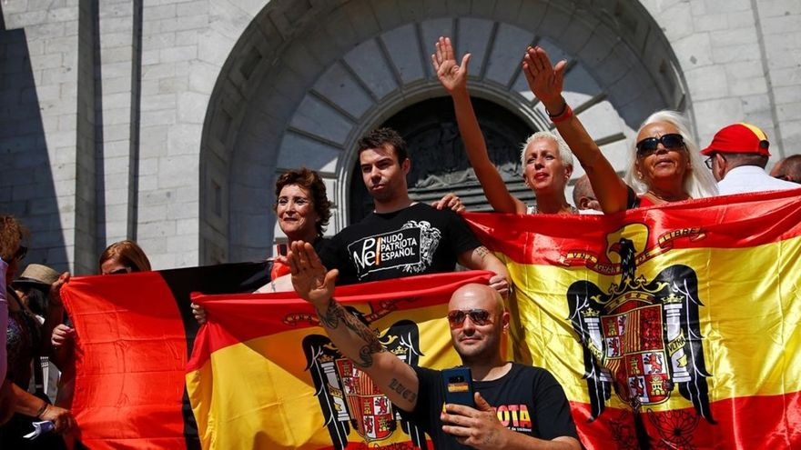 DonMitxel_I's tweet photo. ¿Cómo podía saber Pablo Casado que era una misa por Franco? https://t.co/1eGObamhXC