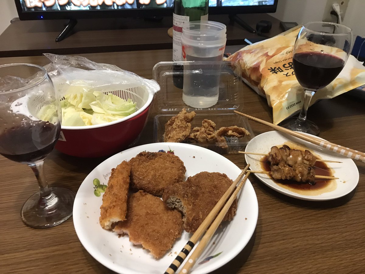 8Klocker's tweet photo. 清瀬の商店街、1,000円の買い物で400円の金券バックしてくれる狂気じみたキャンペーンやってて控えめに言って最高。
ホイホイつられて惣菜(画像はそれらの一部)買っちゃってデブ不可避 https://t.co/SkJ9MhCw03