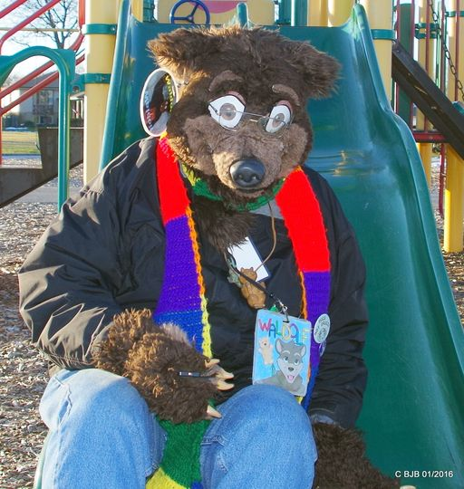 THE_BJBUTTONS's tweet photo. #fursuit #fursuiter #fursuiting #furry #Waldolf being a #cub again in a #Brookfiled Illinois park https://t.co/qOGUpLmBYr