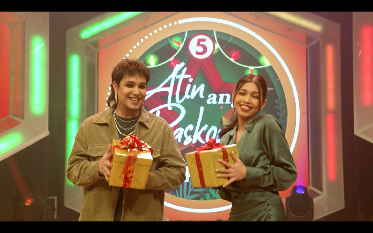 TV5manila's tweet photo. #PoPinoyTV5 hosts @mainedcm and @pochoy_29! 😍

#TV5ChristmasStationID 
#AtinAngPaskoTV5 https://t.co/fkChaWyGi5