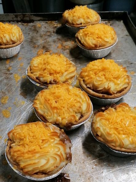 EdwardsofConwy's tweet photo. Hot Food Today /Bwyd Poeth Heddiw
It's cold our there today! What's for lunch?
Roast Pork & Stuffing Baps, Pork Sausage Baps, Chicken & Blackbean Chow Mein, Soup of the day: Cream of Mushroom Soup. Or how about a Cheesey Cottage Pie, can be warmed up for you.
#NearlyLunchtime https://t.co/ftKwfJR9gG