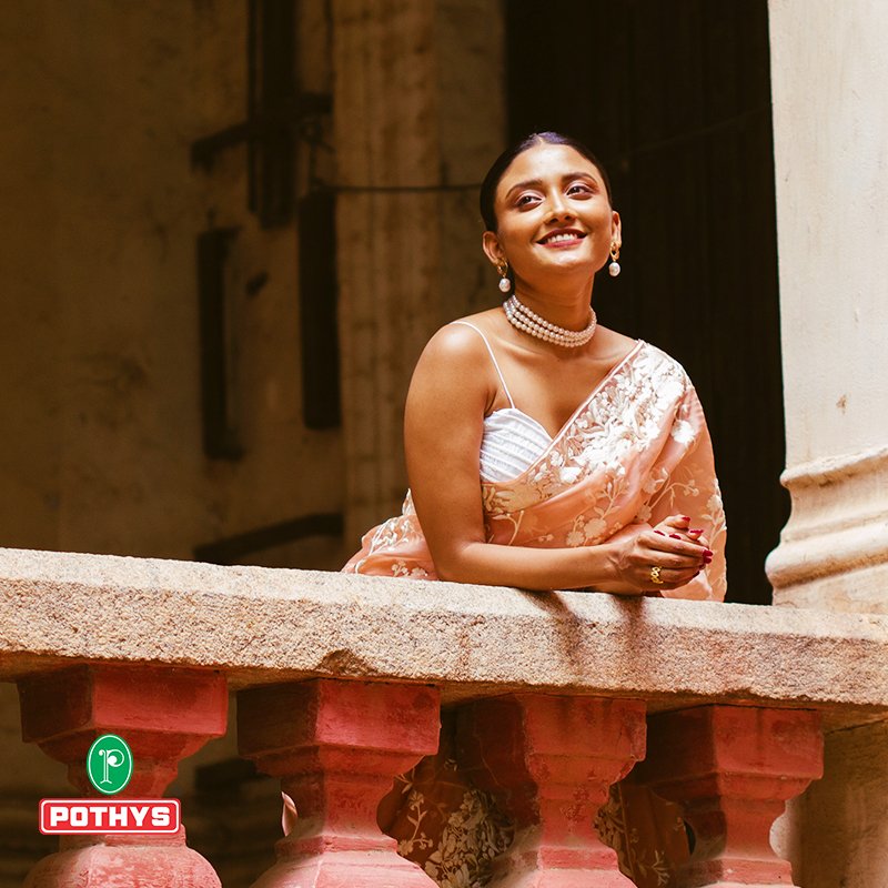 pothysonline's tweet photo. The unresistable elegance of the Organza saree, grace all events.
Shop Now: https://t.co/T1jIS42hWJ
#organzasaree #organza #organzadesigns #sareelove #trendycollections #professionalmeeting #formalwear #professionallook #Formalwear #traditionalwear #fashionable #ethnicity #Pothys https://t.co/qmAInp1xMG