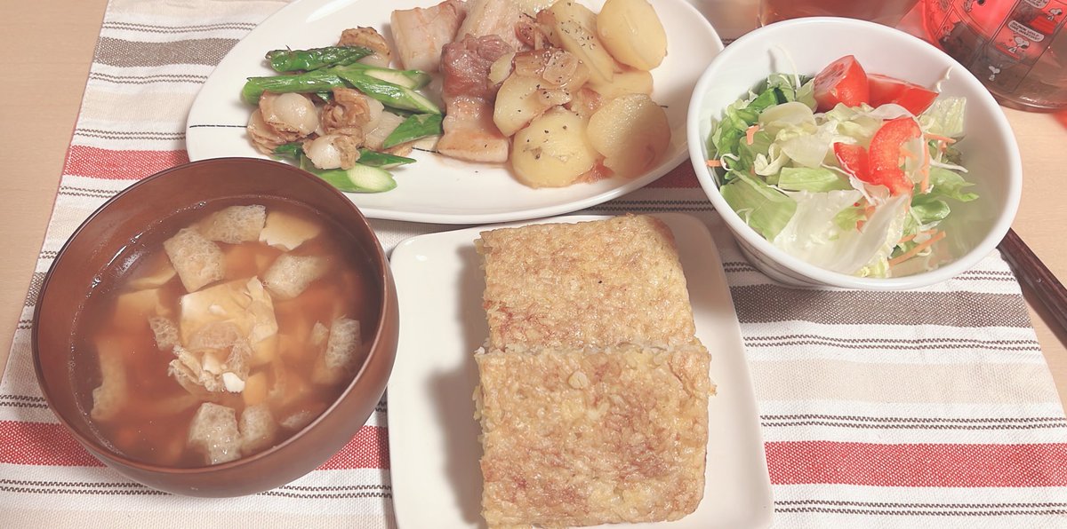 ［今夜のメニュー］豚バラブロックとじゃがいも照り煮/ベビー帆立とアスパラのバター焼/豆腐と揚げのお味噌汁/サラダ/TKG焼き飯ﾃﾞｽ!! 今夜はアレンジ料理満載😋