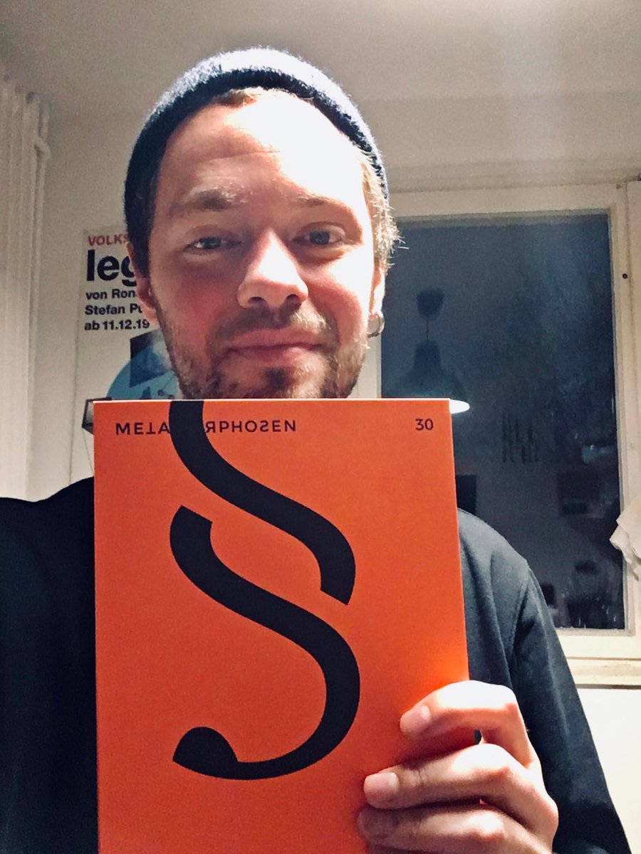 Ha! @philboheme mit der neuen <a href="/meta_morphosen/">metamorphosen</a>, "Strafen", zu der er mit dem Essay "Mrs Smith und Mr Jones möchten ein bisschen Tod sehen" beigetragen hat (sein Band "Supermilch" erscheint 2022).
Und: #abohilft.
Zur Meta: verbrecherverlag.de/book/detail/10…
Mehr Böhm: verbrecherverlag.de/author/detail/…