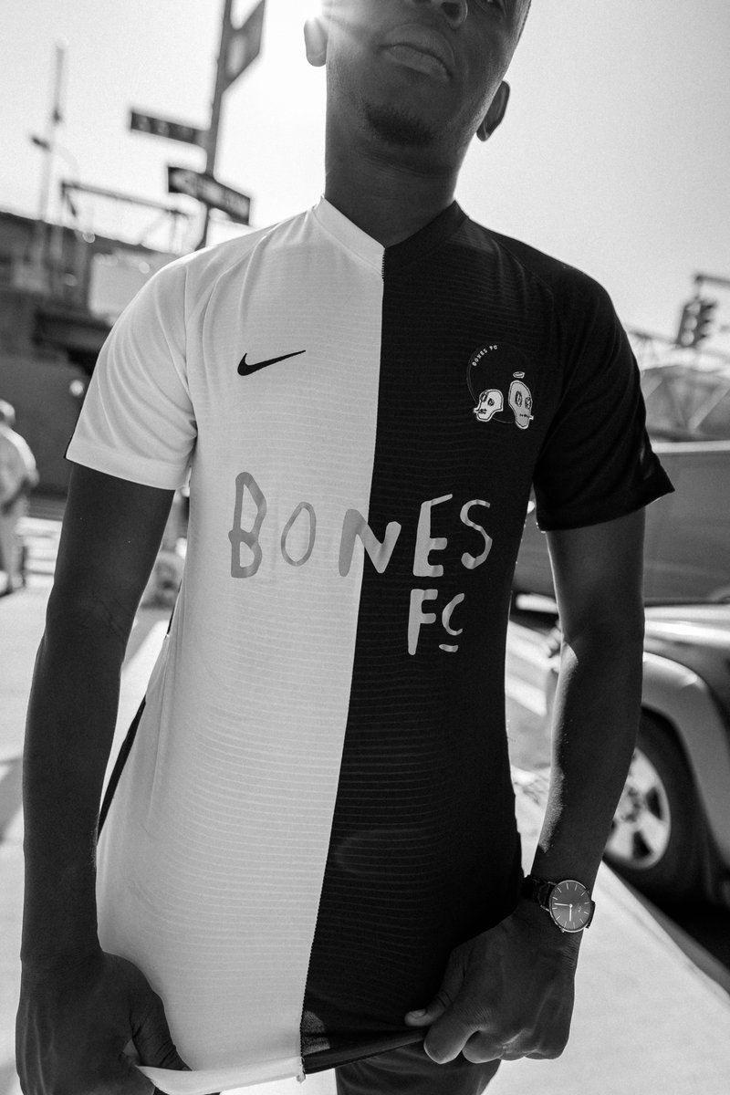 SoccerBible's tweet photo. ☠️x🏆 With mutual appreciation at heart, @PTrophyStudio and @bonesfc_ come together for a special collaboration that’s seen each studio design a special edition jersey for the other.

See more: https://t.co/7fcmmsm460 https://t.co/6VJlLWEZVi