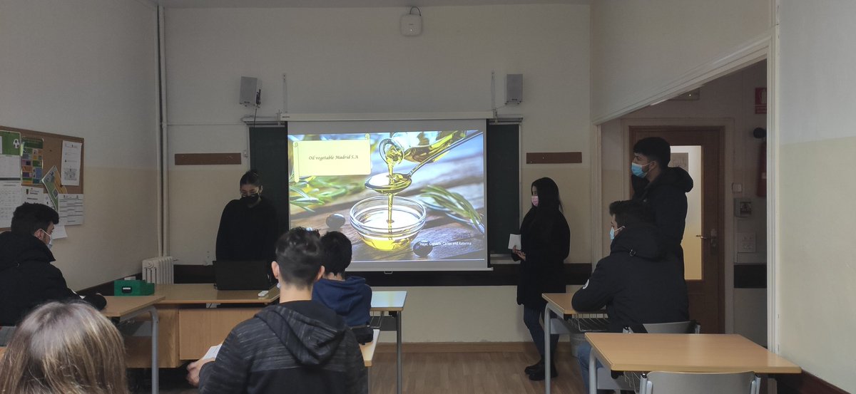 SaraSacristan's tweet photo. Today our Administration Assistants present their projects. @EPJaveriana Great job!! #BusinessIsFun https://t.co/3nAwe64dHt