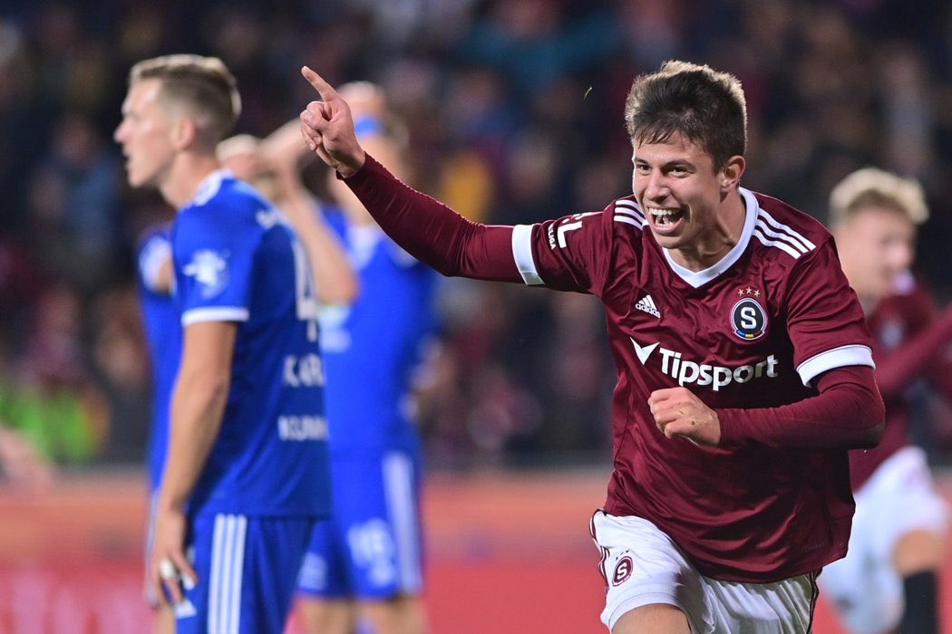 West Ham United hoping to beat Liverpool to the signing of Sparta Prague star Adam Hlozek