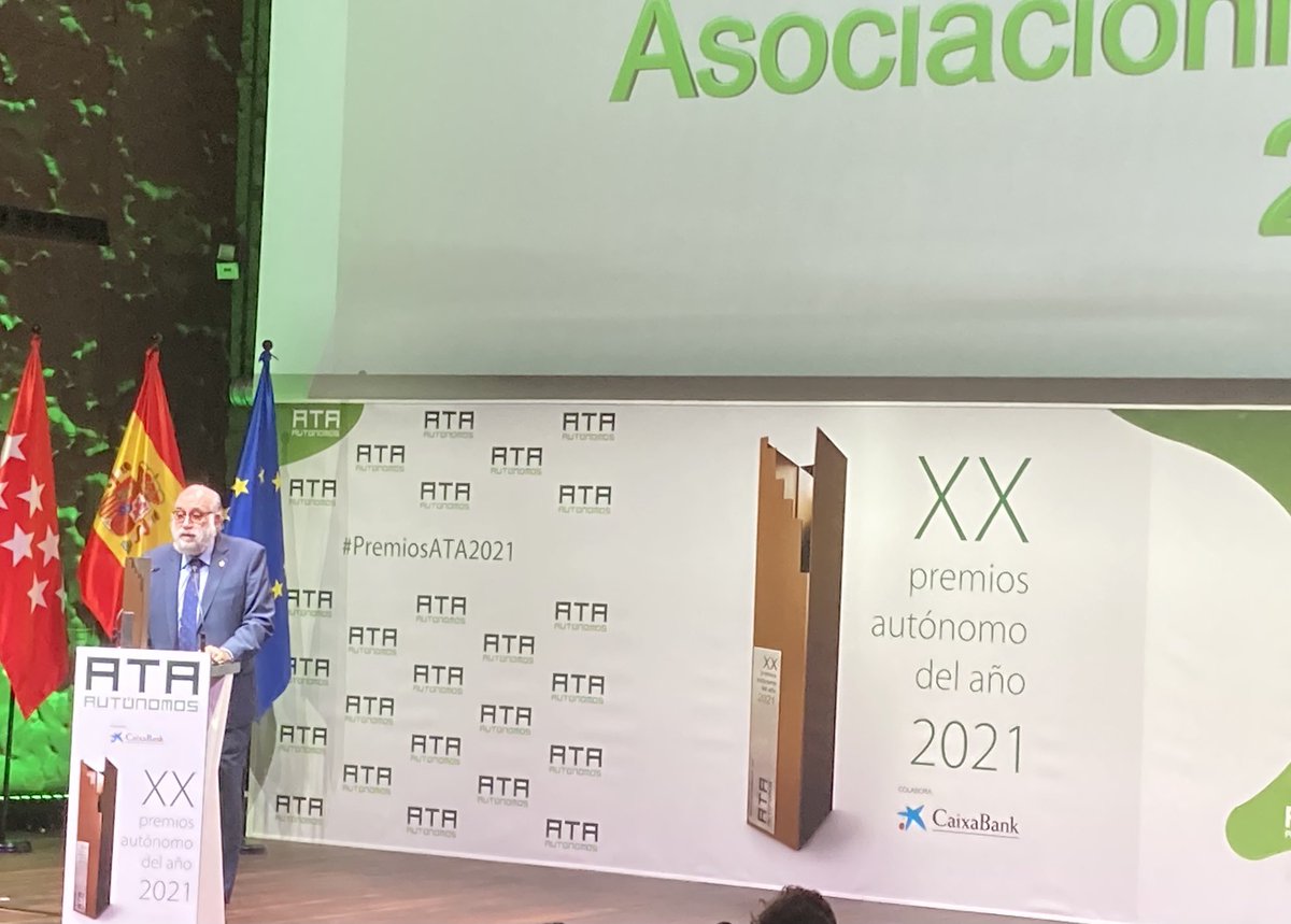 cop_psicologia's tweet photo. ⁦@FSantolaya⁩, presidente del ⁦@cop_psicologia⁩ recoge el Premio al Asociacionismo 2021 otorgado por ⁦@autonomosata⁩. Muchas gracias 🙂 https://t.co/2iGv3WUDtQ