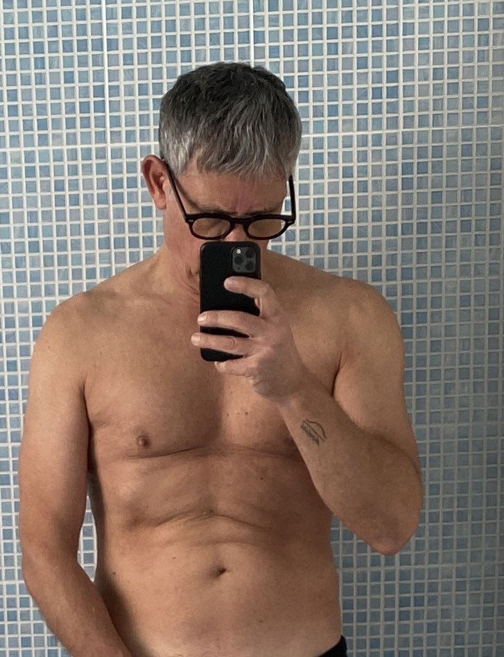 leone2000's tweet image. Monday