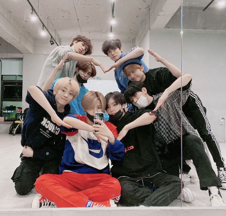 elastbook's tweet image. hello ! this is a new acc dedicated to e’last &amp;lt;3
plz share and support this acc in hope your will like it ! 🌱

#ELAST #RANO #CHOIIN #SEUNGYEOP #BAEKGYEUL #ROMIN #WONHYUK #WONJUN #YEJUN