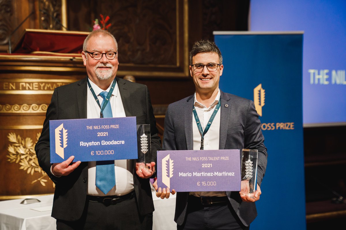 FOSSAnalytical's tweet image. We are proud to present The Nils Foss Prize 2021 laureates:

Excellence Prize: @RoyGoodacre
Talent Prize: @foodinnovalab

Celebrating #entrepreneurship – awarding excellence and talent within #foodscience with #TheNilsFossPrize.

Read more: bit.ly/3cB2mB5