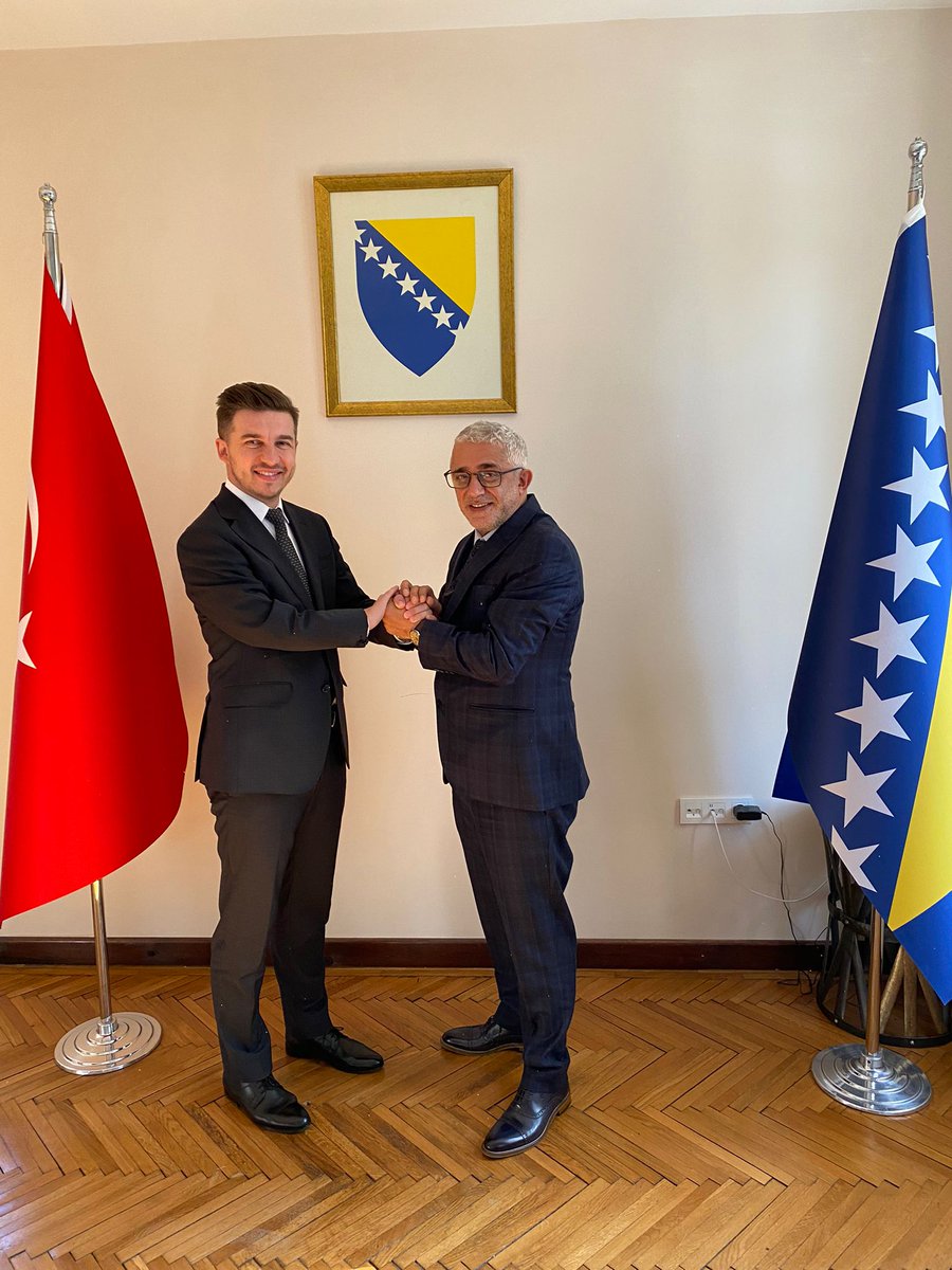 BDYD Genel Başkanı Sinan Balkaya, Bosna Hersek Ankara Büyükelçisi Edis Alagiç'i resmi konutunda ziyaret etti. 
<a href="/TC_Disisleri/">T.C. Dışişleri Bakanlığı</a> @SaraybosnaBE <a href="/SinanBalkaya69/">Sinan Balkaya 🇹🇷</a> 

#BosnaHersek 🇧🇦