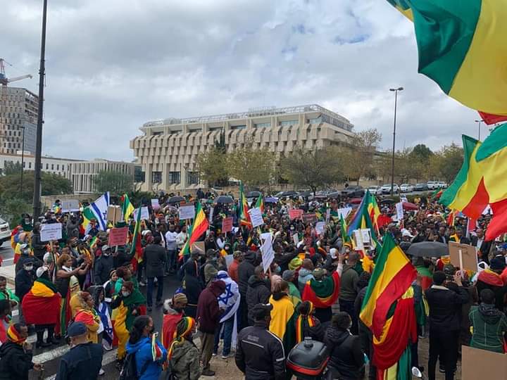 HousinYousf's tweet photo. #NOMORE U S A IS AFRICA ከአሁን በኋላ አሜሪካ በአፍሪካውያን ዘንድ ቦታ የላትም አለቀ #Libya #Yemen #Soria #Afghanistan #eraq እነዚህን ሀገሮች ያፈረሰችዉ አሸባሪዋ አሜሪካ ኢትዮጵያን ለማፍረስ ሌት ከቀን እየሰራች ትኘኛለች ። https://t.co/SrPU5OuJBS