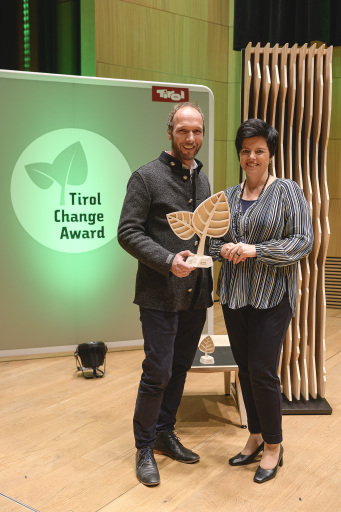 AEcolabel's tweet photo. #GreenChange in @Tirol
Award to #Umweltzeichen Hotel #DerStern Obsteig
#TourismManagement with #Nature
-#RegionalFood from local producers
-eco SwimmingPool
-noCarGuests are king with hotel discounts and free Mountainbikes
-1st CO2neutral hotel in #Austria
https://t.co/GAGanqhlxv https://t.co/dk0XV2W0fn