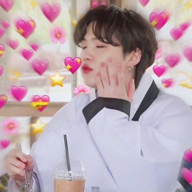 DientitosDeSuga's tweet photo. @BTS_twt De que quiero ir al concierto si quiero Yoongi🥺🥺🥺, nomás que no tengo Visa y Money... Pero vengan a México 🇲🇽 y aquiiii si vamos todas las L-Army..... I love Sugaaaaaaaaaa🍊🧡 https://t.co/uoeBlPWaxT