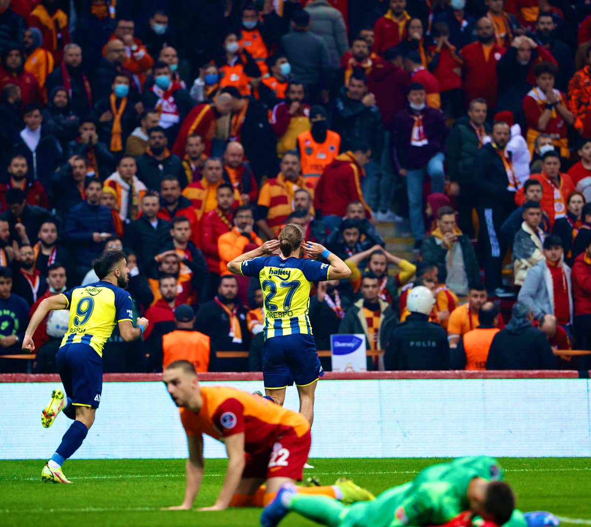 unigfborg's tweet photo. Bakıyorum da hiç sesiniz çıkmıyor 😘 @ultrAslan @ultrAslanUNI https://t.co/1yT0CAFMAV