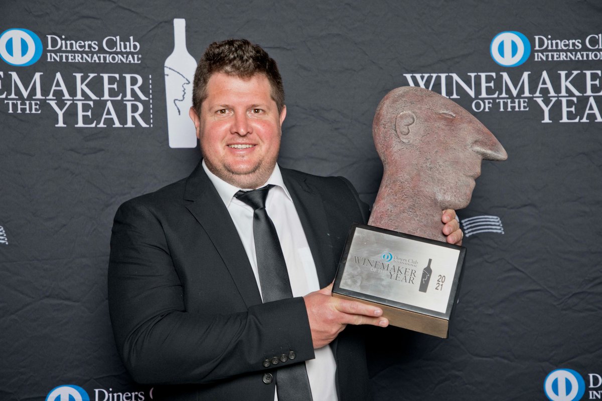 We are pleased to announce that Justin Van Wyk @winemakerJ of @ConstantiaGlen has been named Winemaker of the Year 2021 by Diner’s Club for the Constantia Glen FIVE 2017. Congratulations!

Read more here: vinimark.co.za/news/justin-va…