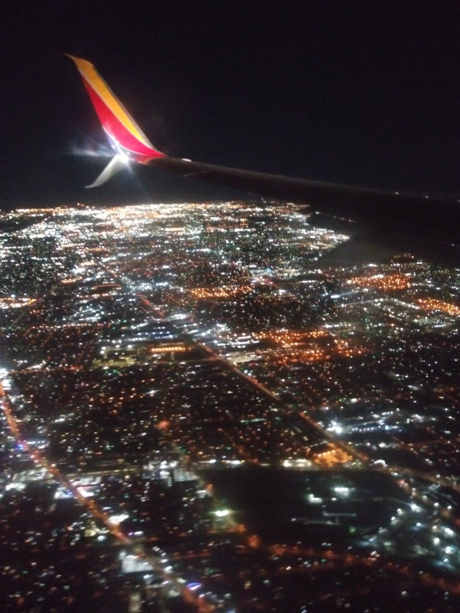 About to land in LA. Looks so pretty at night!!!

Woo made it!!!

#Travel #HoildayTravel #Southwest