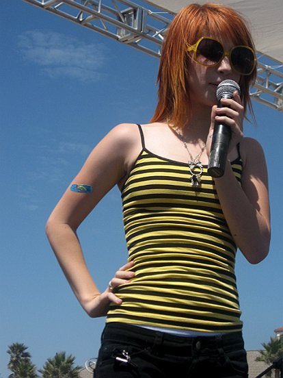hayley williams / boardfest, huntington beach, CA. 3 september, 2006.