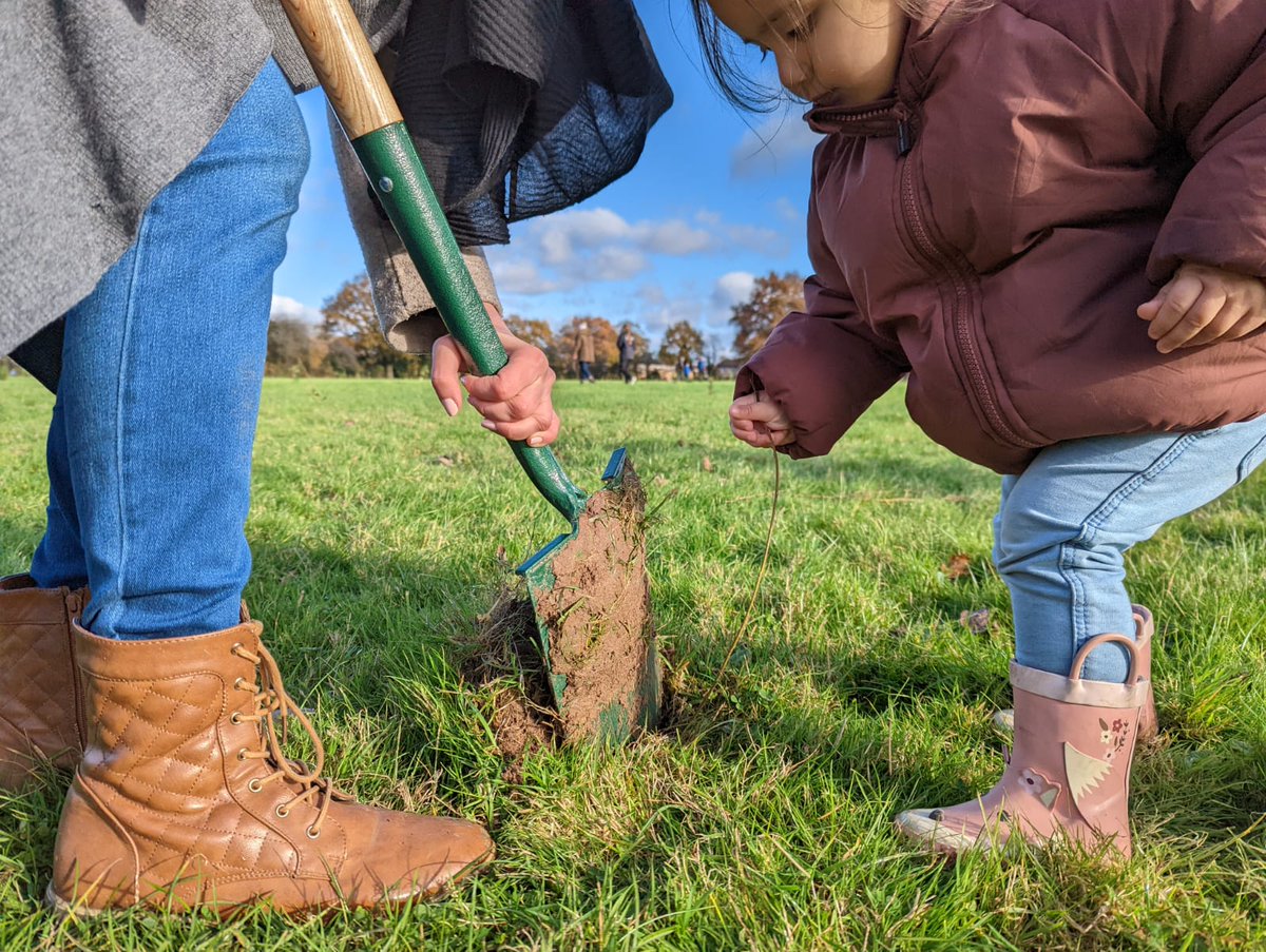 LajnaUK's tweet photo. Our dynamic Muslim women’s organisation @LajnaUK has pledged to plant 100,000 trees across the UK to commemorate our #100Years. To mark this, yesterday Lajna from Coventry planted 732 trees at #FloydsFields. 

#PlantATree #LajnaCentenary #ClimateAction https://t.co/ACHnPKEFbH