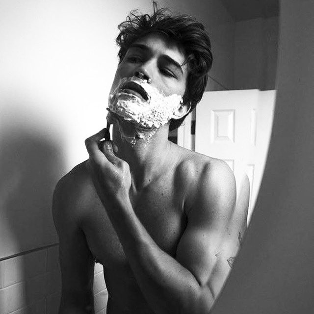 Shaving is a ritual even for the modern man. Make it better by choosing our products made with 95% natural ingredients and a unique scent. 

#ShavingRitual #HawkinsAndBrimblegr #ShavingProducts #ShavingCream #ShavingBrush #MenWhoShave #MensGrooming #Onebeautygr