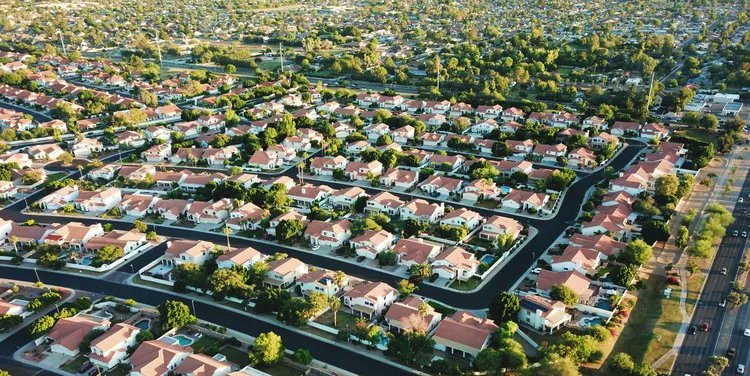PropertyWheel's tweet image. Would you buy a home based on #algorithms? 

Enter #iBuyers - companies in the US that use tech to make a fair market value offer on your home instantly.

Read more here: buff.ly/30K9c4C