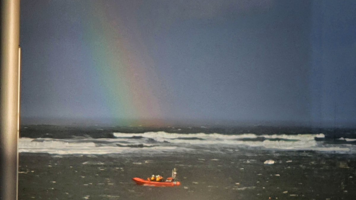 Not quite a #potofgold at the end of the #rainbow yesterday - #RedcarRNLI #RNLI lifeboat out on a training mission.
#WorthTheirWeightInGold