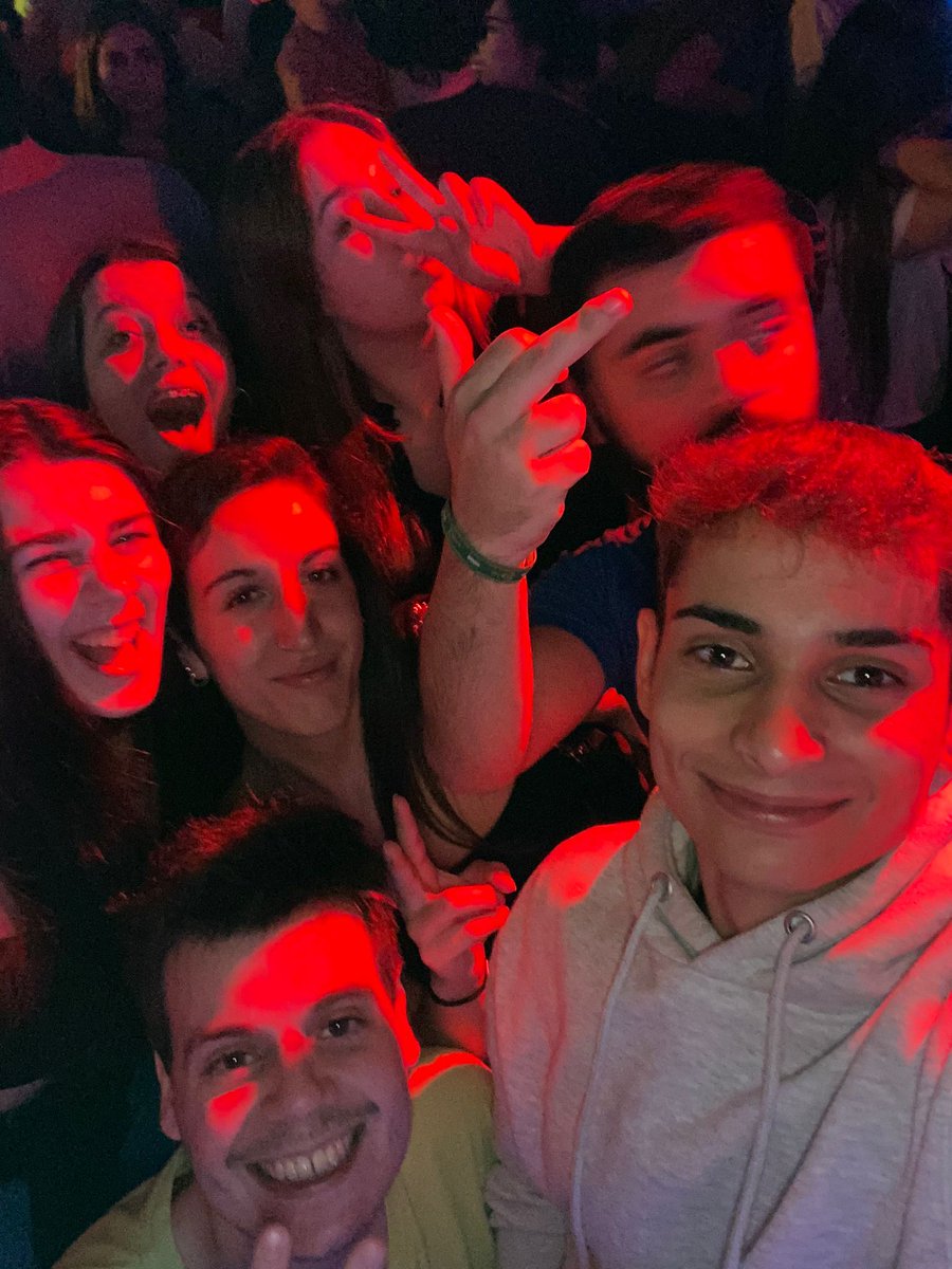 leireebarros's tweet photo. Este finde algunos alumnos de #241PA2021 disfrutamos de una cenita de final de evaluación! 🥳 #EGINAV https://t.co/1TiotIkI52