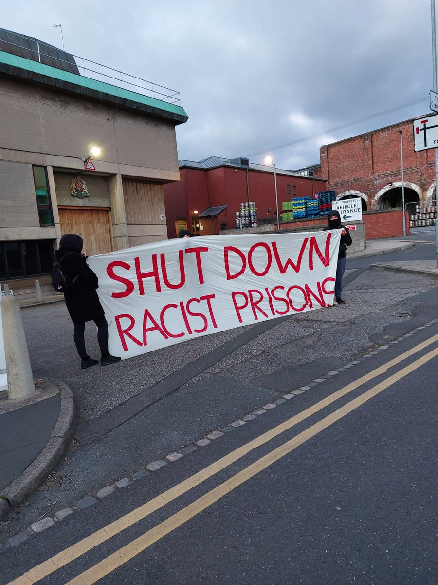 AntiCarceral's tweet photo. At HMP Wakefield yesterday. Joined our friends in the seg shouting No Justice No Peace 💥💥💥

#FuckHMP #FreeThemAll https://t.co/FI1pIlqT6C